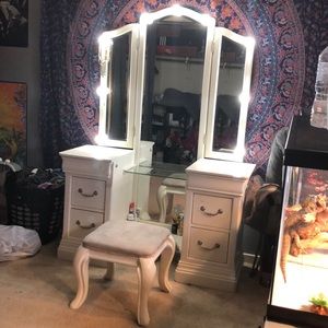 Body Mirror Vanity with Stool